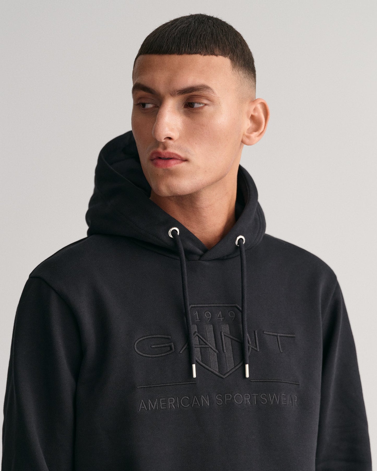 Sweat à capuche Tonal Shield pour homme - NOIR 