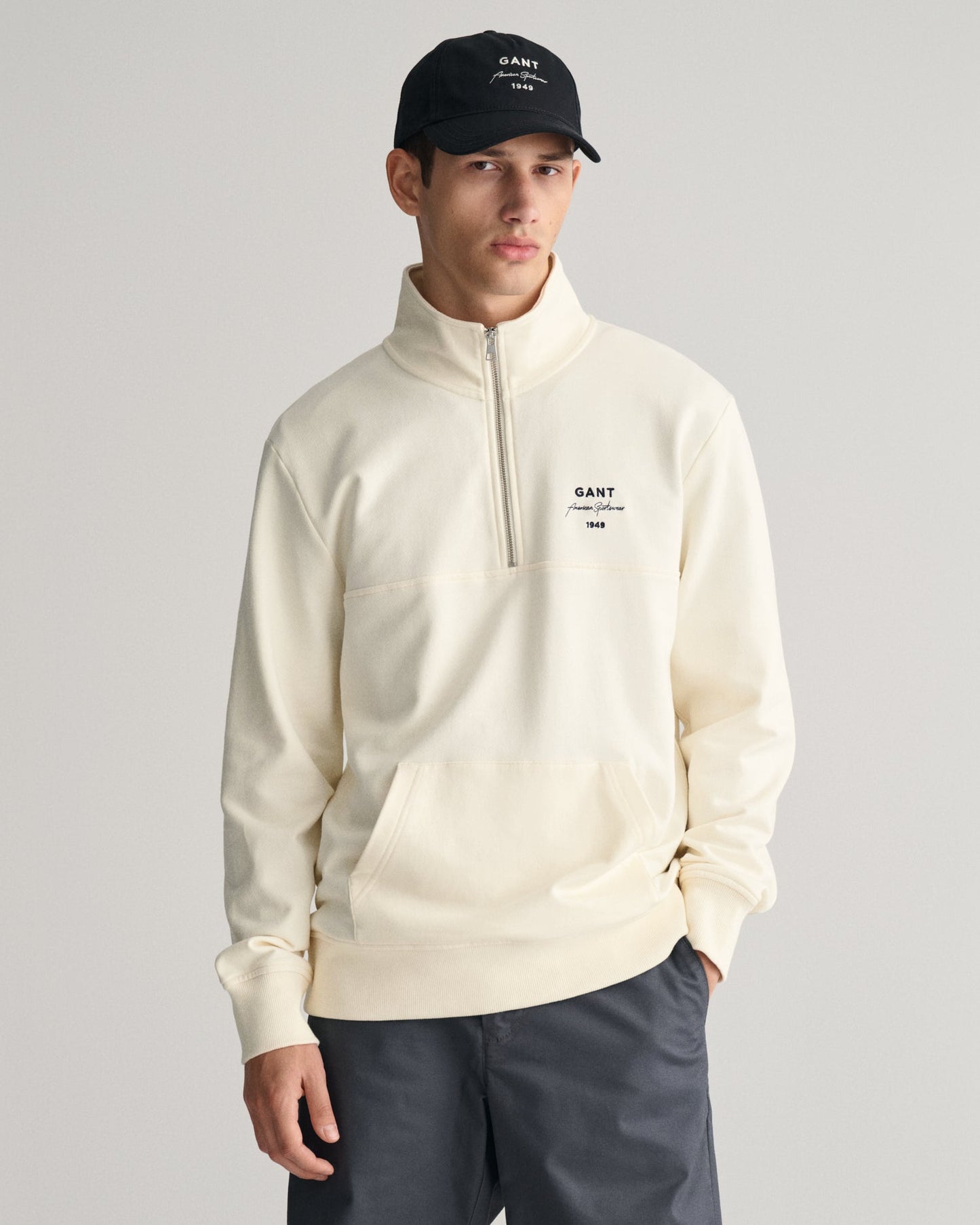 Herren-Sweatshirt mit halblangem Reißverschluss und Schriftzug – CREME 