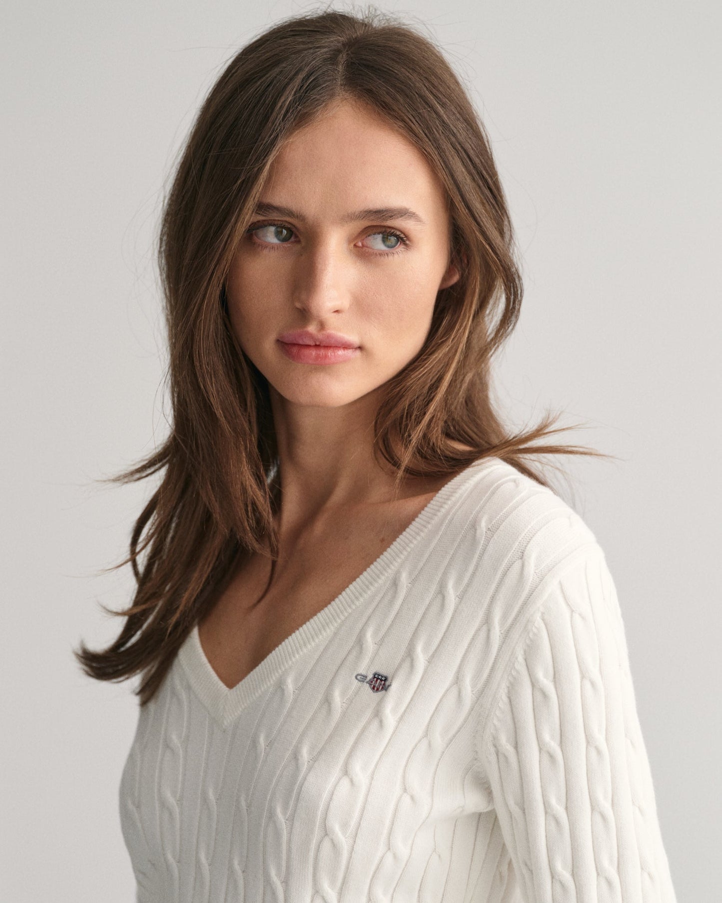 Pull col V en maille torsadée en coton extensible pour femme - EGGSHELL 